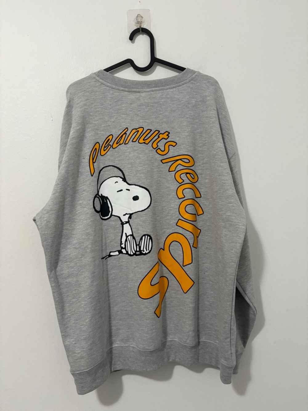 NWT Peanuts Snoopy Gray Sweatshirt - size XL - Picture 5 of 6